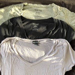 (3) casual V-neck shirts!👚👚👚